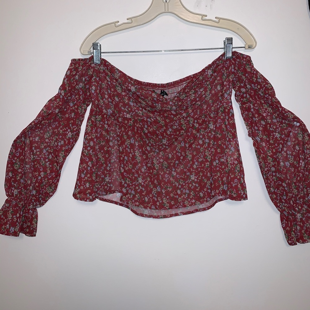 Off the shoulder dainty flower top